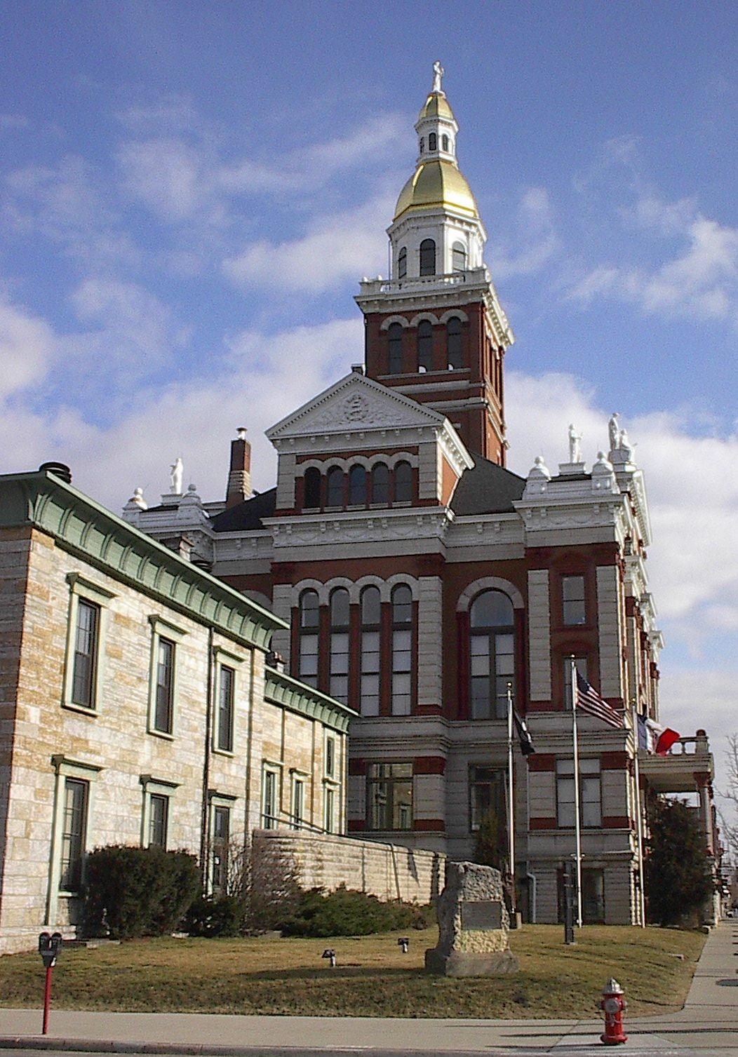 OLD JAIL AND DUBUQUE COUNTY COURTHOUSE, March 26, 2002